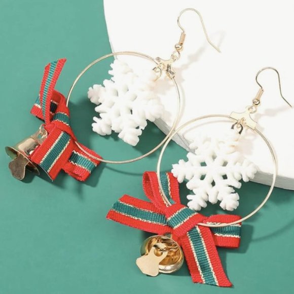 Christmas Snowflake Earrings - Picture 5 of 6